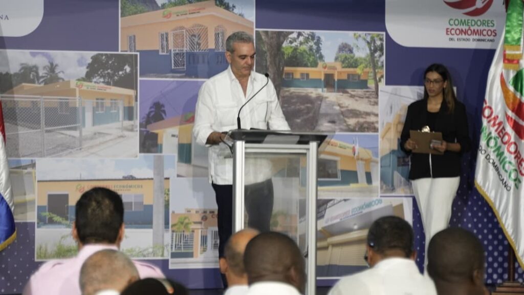 Abinader inaugura 13 nuevos comedores económicos en comunidades vulnerables del país 4 img 4491