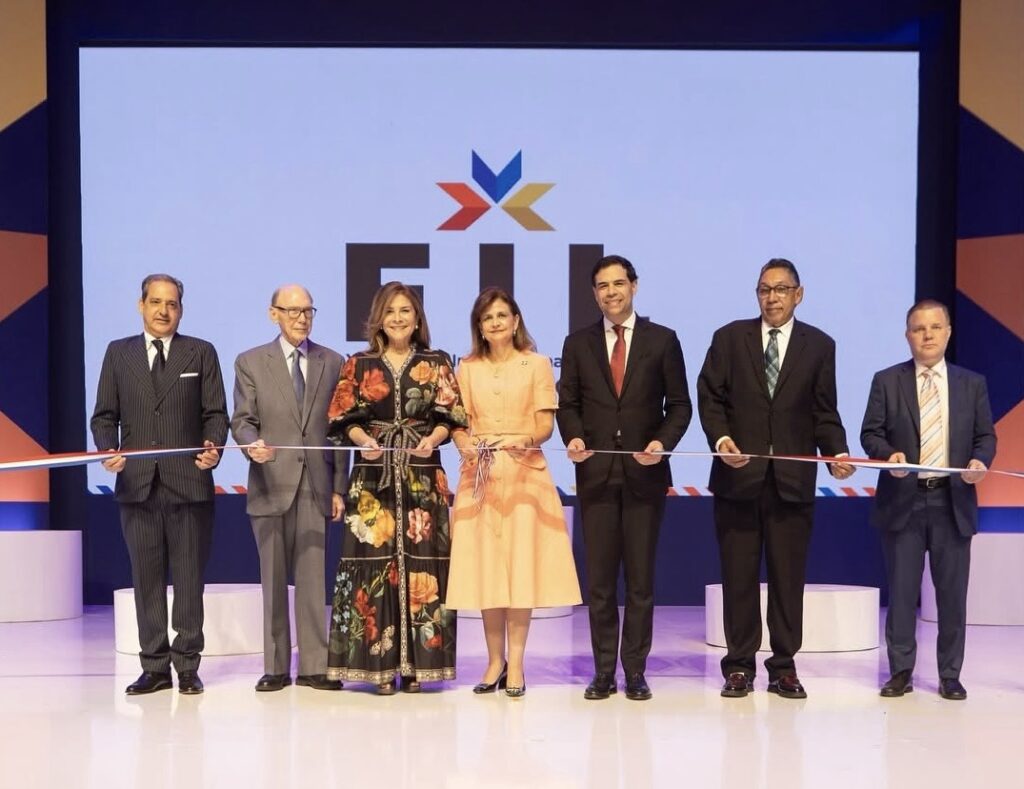 Raquel Peña inaugura la XXVII Feria Internacional del Libro y reafirma compromiso con la lectura como pilar de desarrollo 4 img 4758 1