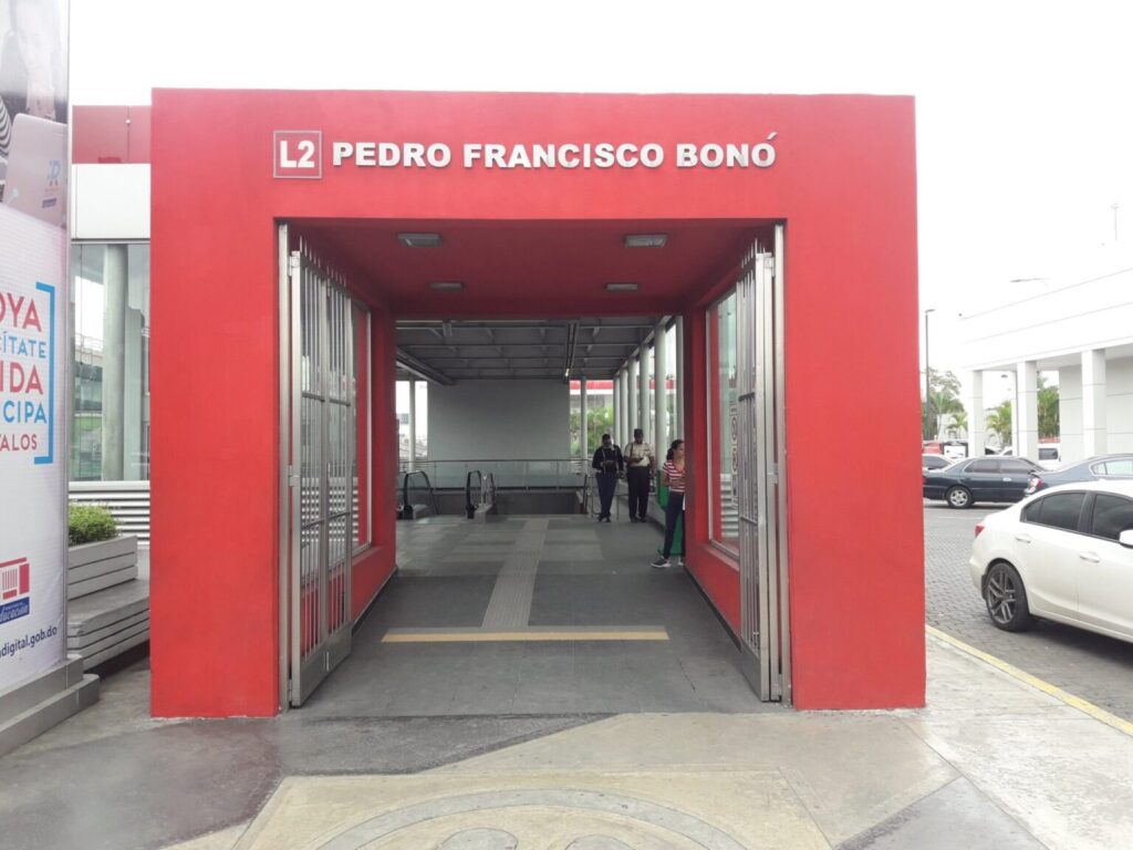 Autobús Caribe Tour impacta estación “Pedro Francisco Bonó” del Metro; una mujer resulta herida 4 img 4817