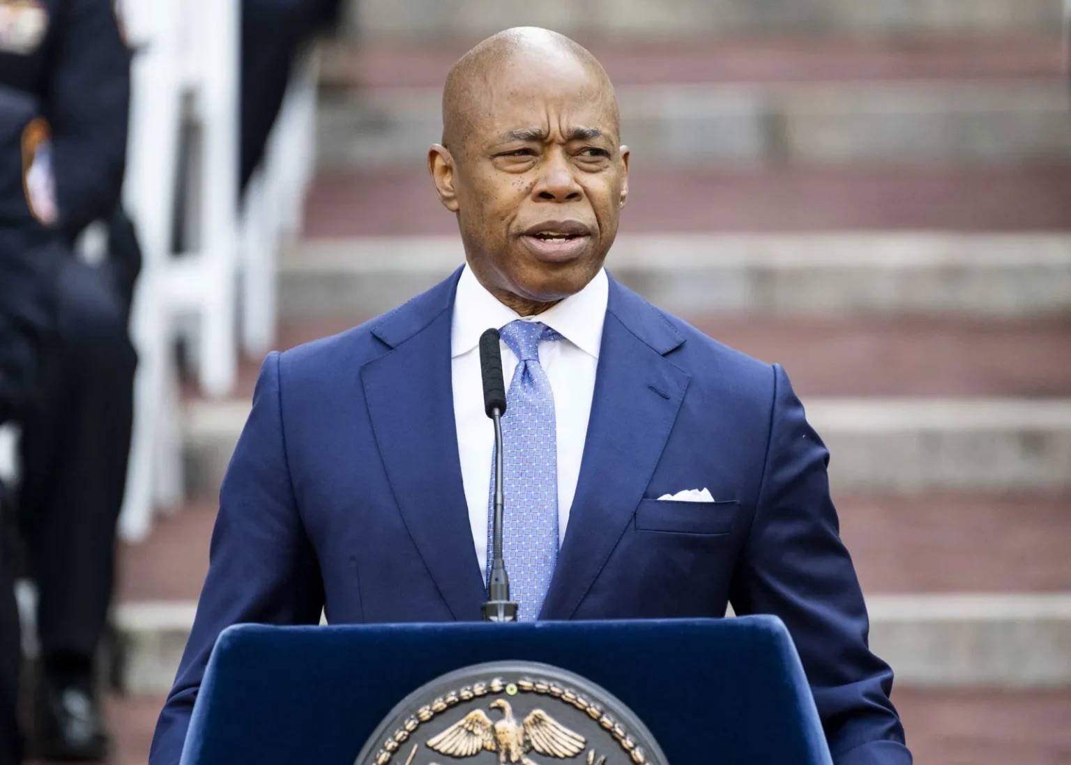 Eric Adams, actual alcalde de Nueva York, abandonó la contienda por su reelección