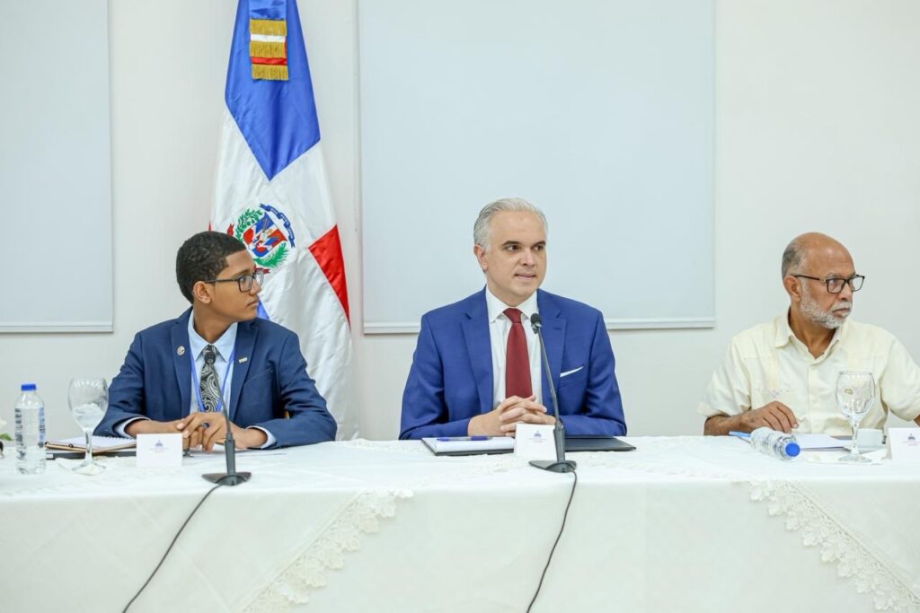 Ministro Luis Miguel De Camps impulsa unidad nacional por la calidad educativa con la "Mesa de los cinco pilares" 2 6af401f1 0678 4c14 9e1c 5cfe2c3fc2af