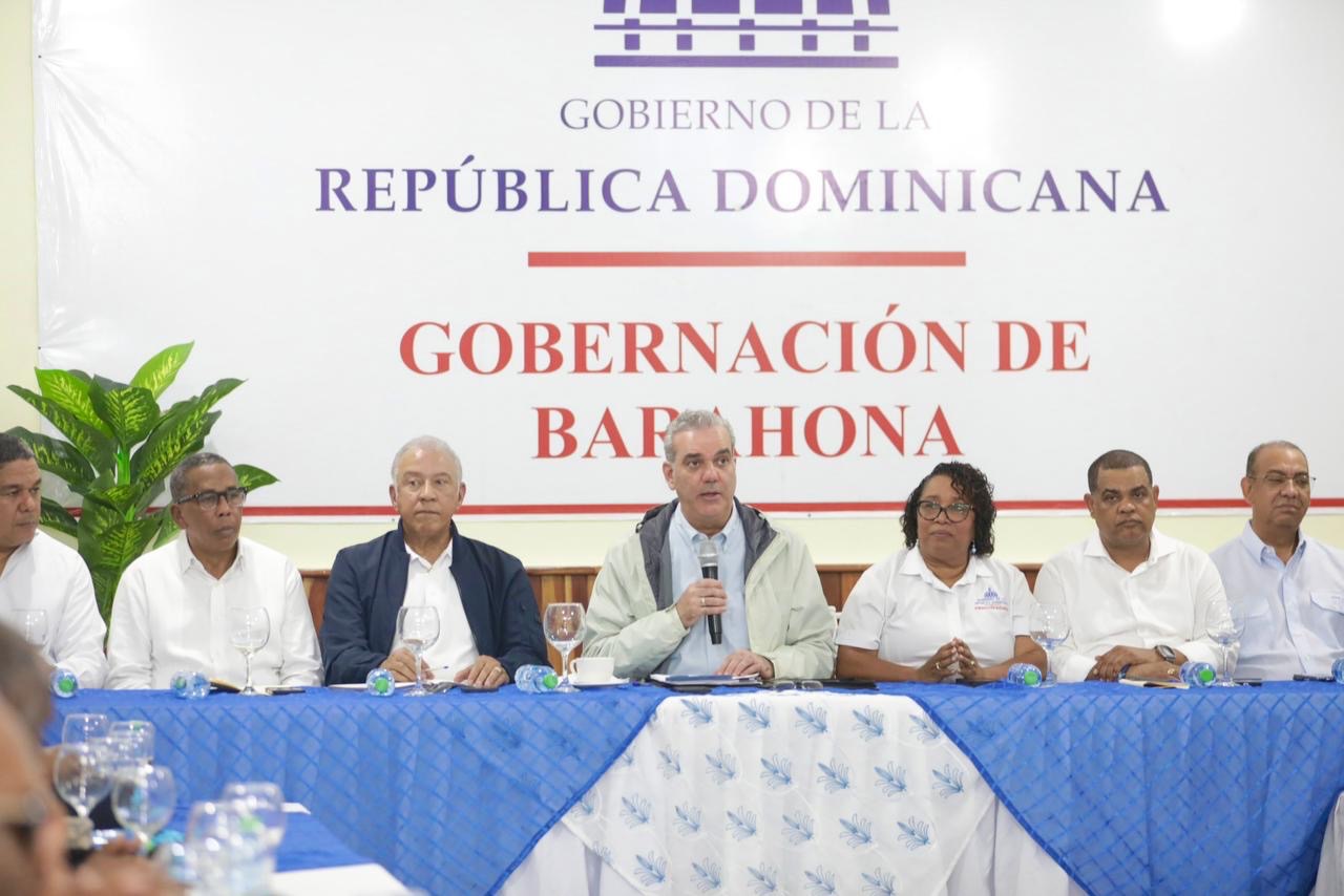 Presidente Abinader evalúa daños por el huracán Melissa y dispone soluciones integrales en Ocoa y Barahona; asegura Gobierno no dejará a ningún productor ni familia sin atender