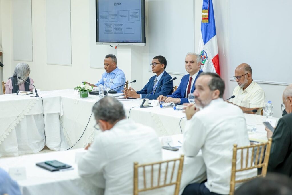 Ministro Luis Miguel De Camps impulsa unidad nacional por la calidad educativa con la "Mesa de los cinco pilares" 1 c7685ef6 d8ea 4464 bdf4 cfe7ff2c243e