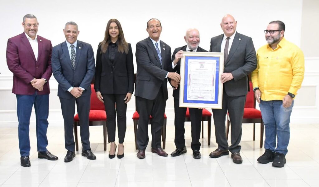 Senado de la República otorga reconocimiento a Jochy Santos por su destacada trayectoria en la comunicación 2 img 5109