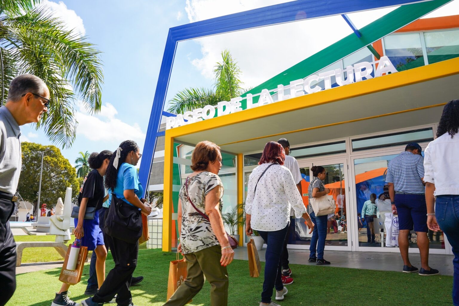 Cultura destaca “récords” de asistencia a la Feria del Libro