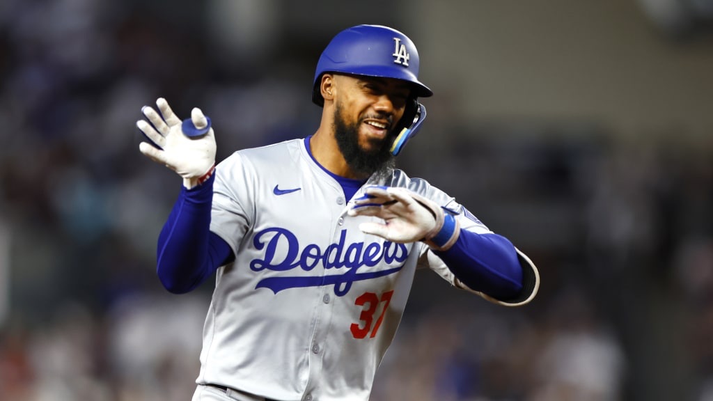 Teoscar Hernández impone la racha activa más larga de hits en playoffs de MLB 1 img 5167