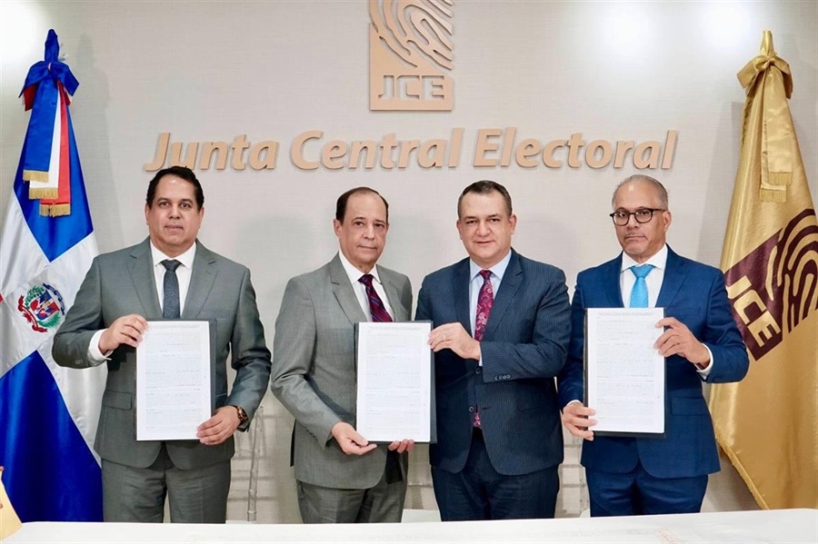 JCE firma contrato con EMDOC para la renovación de la cédula de identidad y electoral 1 img 5366