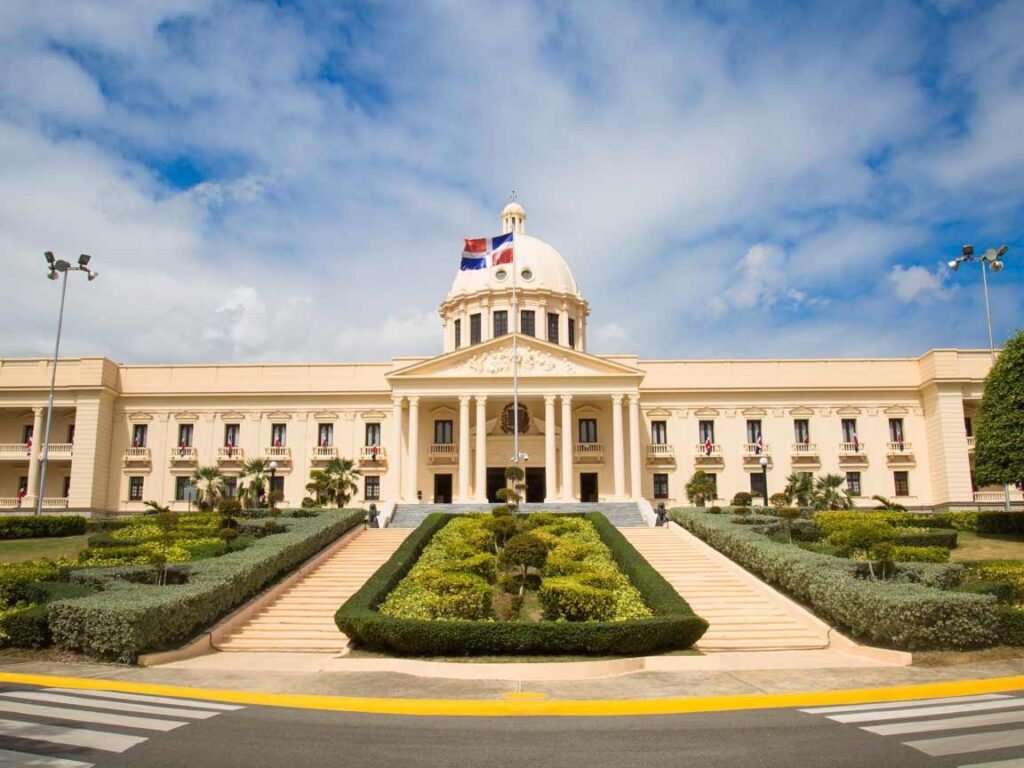 Gobierno reafirma compromiso con manejo prudente y sostenible de la deuda pública 1 img 5498