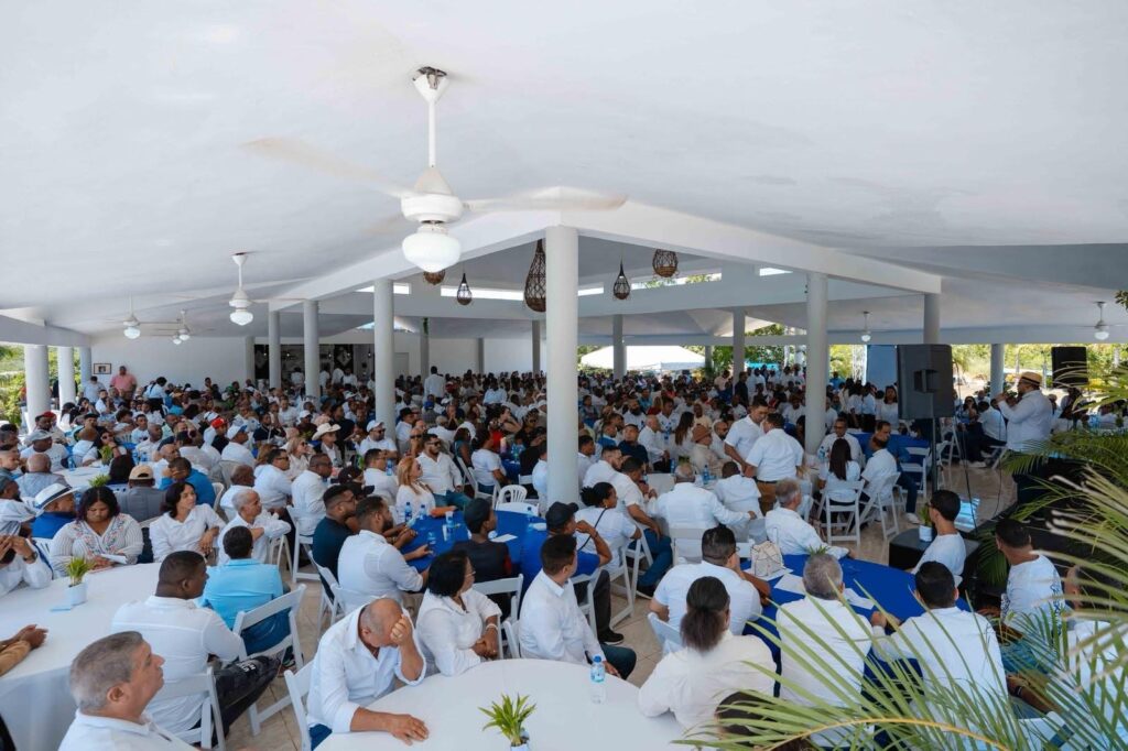 Hecmilio Galván reúne cientos de dirigentes en encuentro nacional de “La Maquinaria” del PRM 4 img 5642