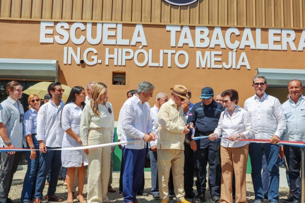 INTABACO inaugura Escuela Tabacalera Hipólito Mejía en honor al expresidente por sus aportes 1 img 5773