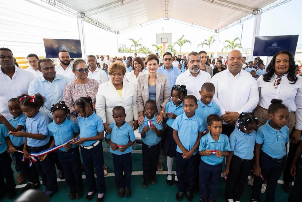 Gobierno inaugura moderno centro educativo en La Guáyiga que beneficiará a más de 400 estudiantes 1 img 5801