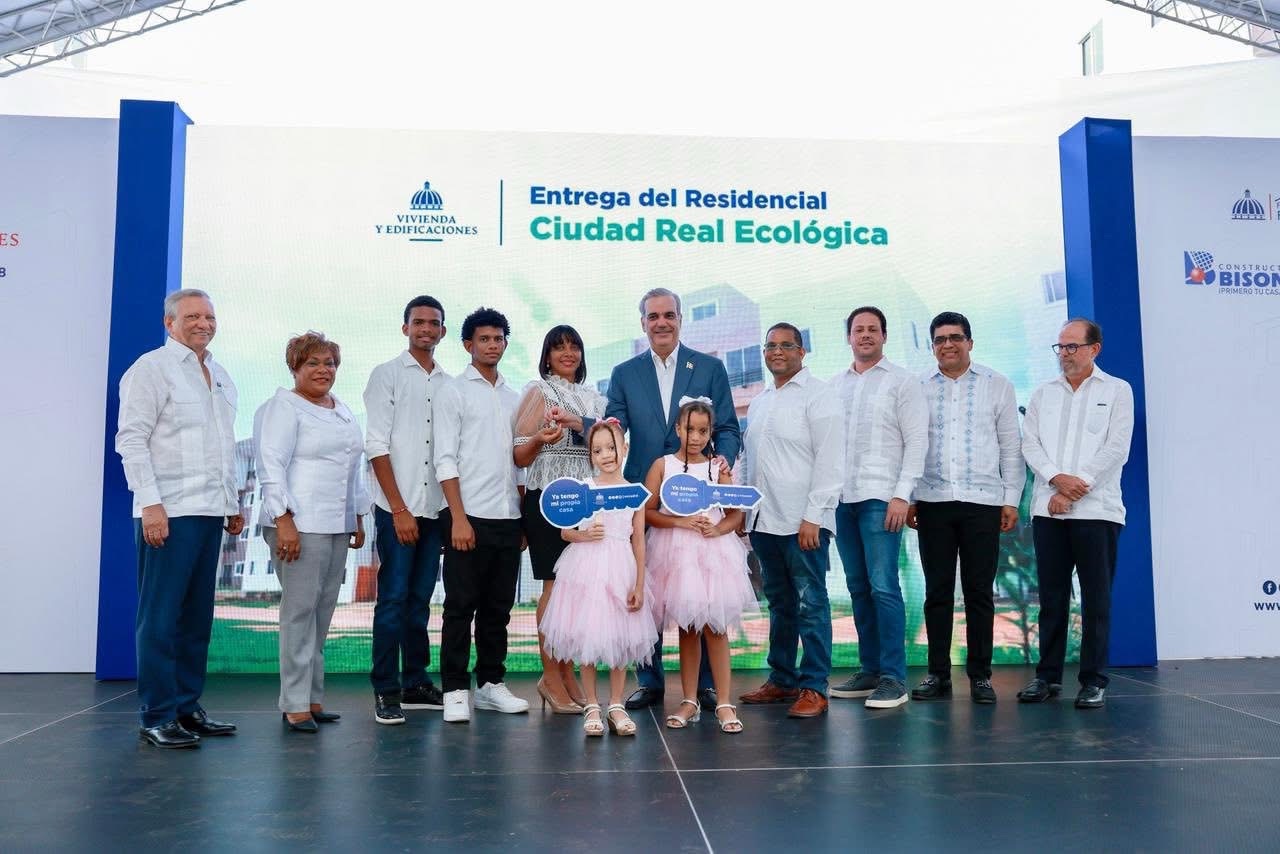 Abinader entrega 488 apartamentos en Santo Domingo Este