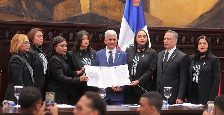 El Congreso Nacional lanza la Reforma Integral “Déjala Ir” para erradicar los Feminicidios y Filicidios en la República Dominicana 1 img 5947