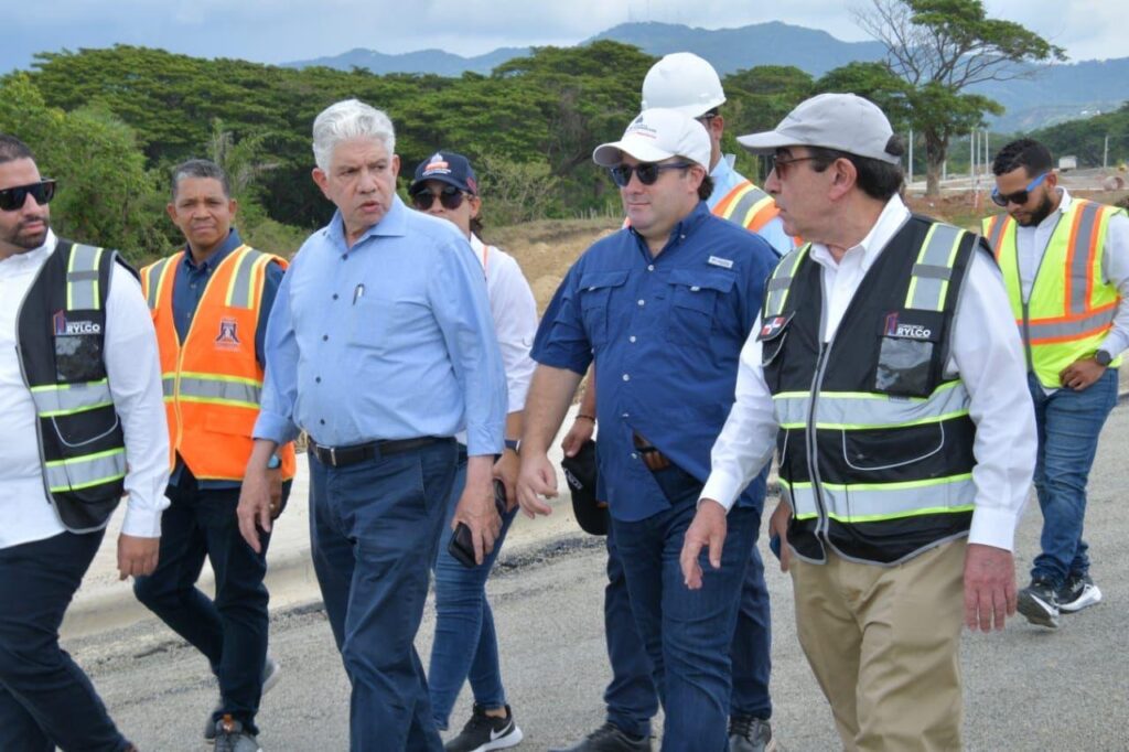 Gobierno acelera avances en la construcción de las circunvalaciones de Navarrete y Moca 1 img 6194