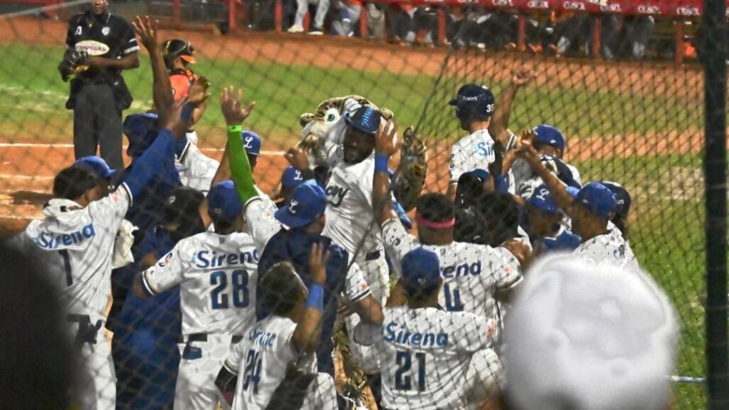 El Licey se impone otra vez ante los Leones con marcador de 8-2 1 img 6347