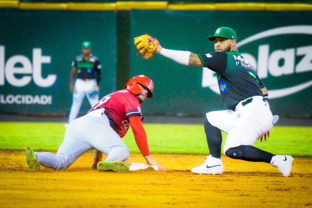 Estrellas Orientales mantienen el invicto co triunfo sobre los Leones del Escogido 1 img 6349
