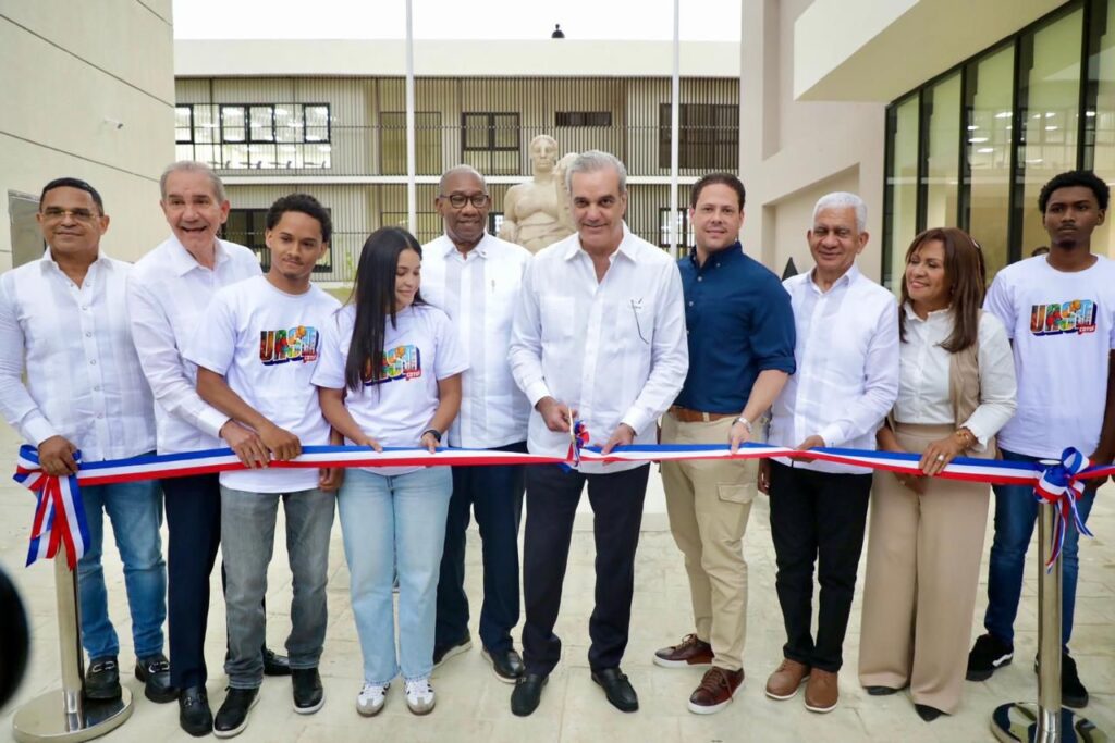 Presidente Abinader inaugura Centro Universitario Regional UASD-Cotuí con 29 aulas 2 img 6398