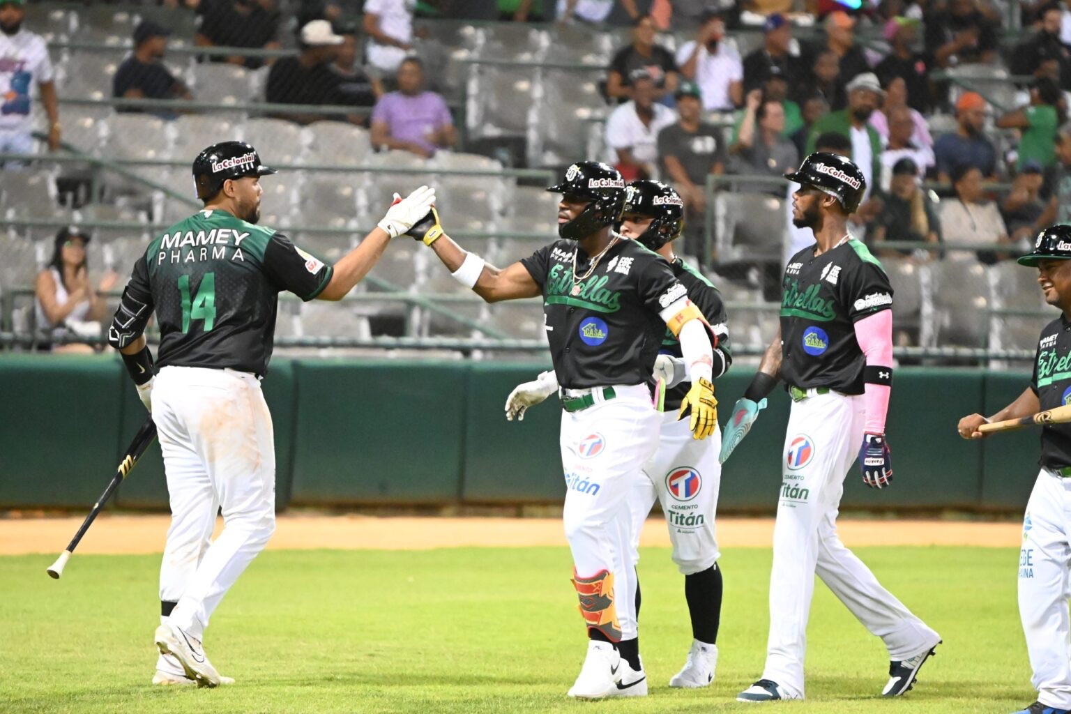 Estrellas Orientales continúan imparables con derrota 9 a 4 frente a los Gigantes
