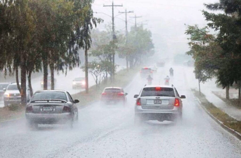 Onda tropical amenaza con intensas lluvias; podrían caer más de 300 milímetros en 48 horas 1 img 6471