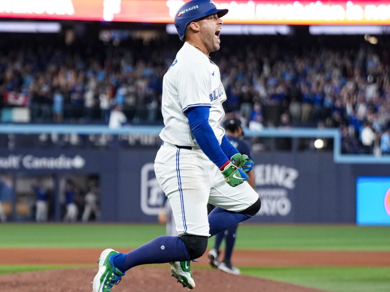 Jonrón decisivo de Springer impulsa a los Blue Jays a la Serie Mundial por primera vez desde 1993