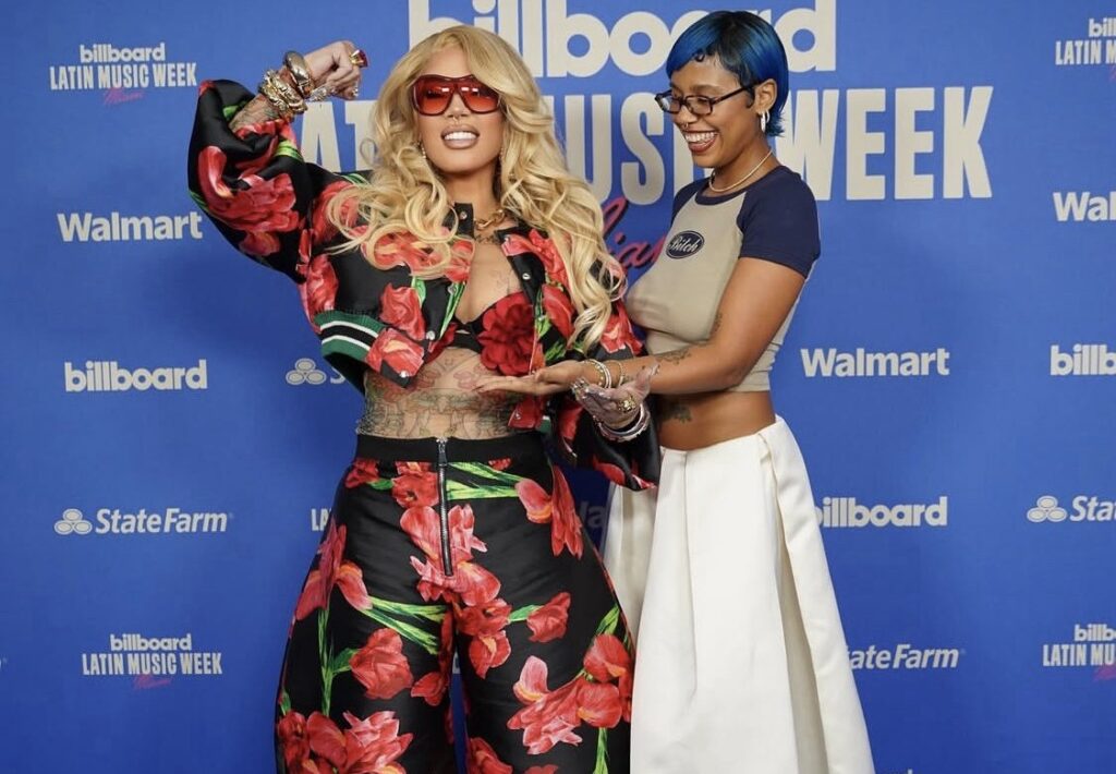 ¡Dos generaciones! Tokischa e Ivy Queen rompen estereotipos en Billboard Latin Week 2025 1 img 6554 1