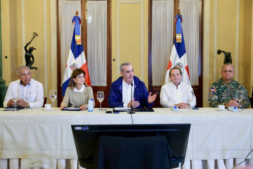 Presidente Abinader mantiene suspensiones de laborales y de docencia este jueves para el Gran Santo Domingo y provincias en alerta roja 1 img 6600