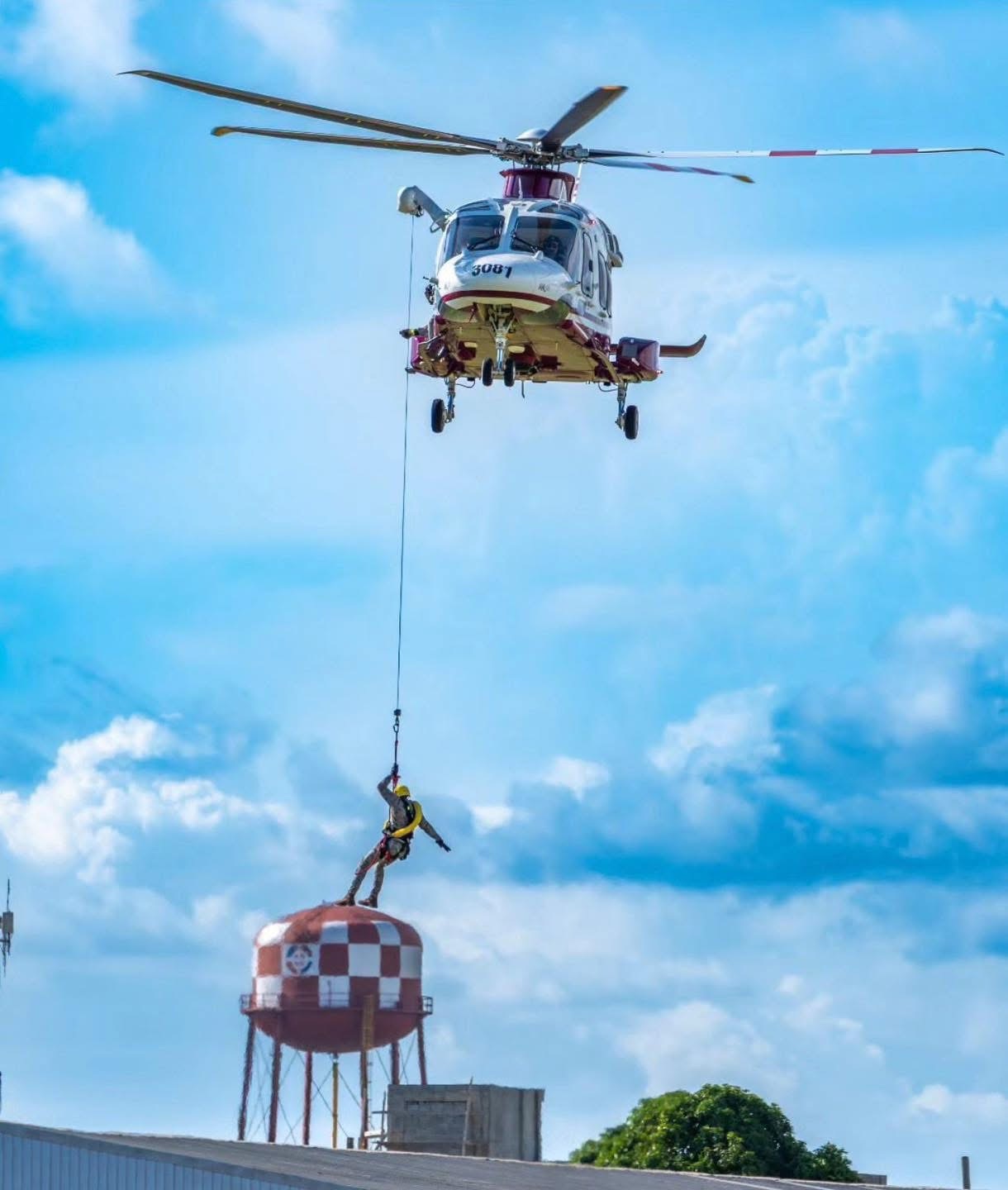 Defensa activa unidades especiales, helicópteros y aeronaves para rescate por tormenta Melissa