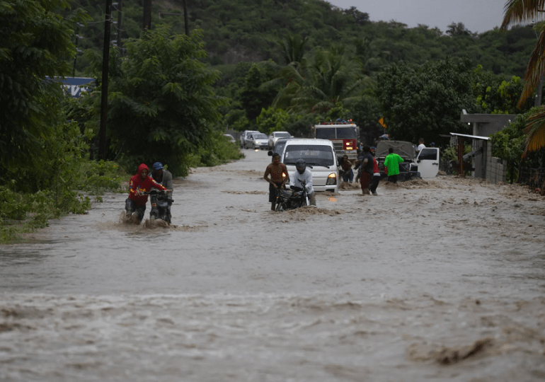 Lluvias asociadas a Melissa acumulan hasta 359 milímetros en los últimos tres días en el país