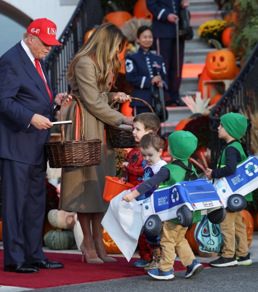 Presidente Donald Trump y primera dama celebran Halloween en el Jardín Sur de la Casa Blanca 2 img 7065