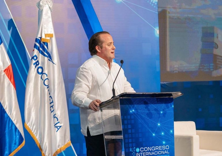 Paliza destaca avances en gobernanza digital y educación técnica en conferencia ProCompetencia 1 img 7066