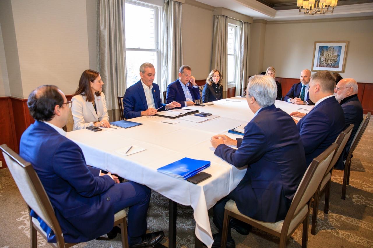 Presidente Abinader inicia agenda en San José con reunión bilateral junto al CEO de Mysilicon Compass Ian Steff