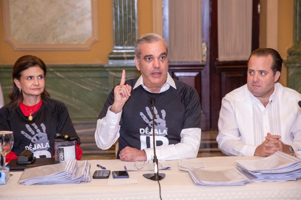 Presidente Abinader respalda pacto nacional contra la violencia de género; recibe documento de reforma integral “Déjala Ir” 2 5f4cd090 5af2 4b25 bbee dedae642e98d