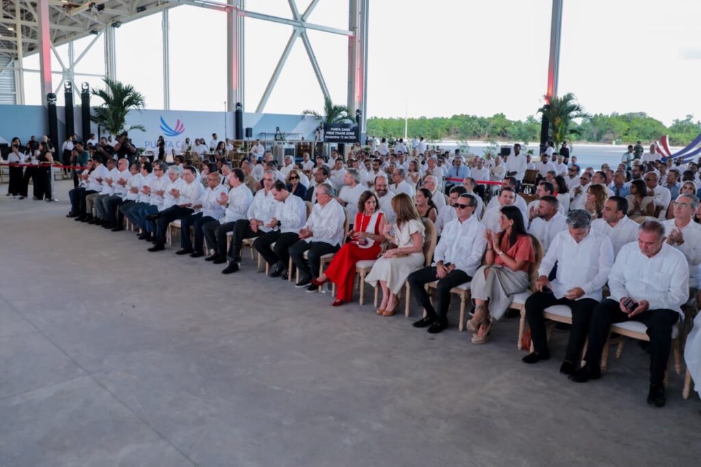 Presidente Abinader dice RD es principal hub logístico de la región con Punta Cana Free Trade Zone, que creará más de 9 mil empleos 1 725ab8ef 684f 4007 8398 46cad431e0e6