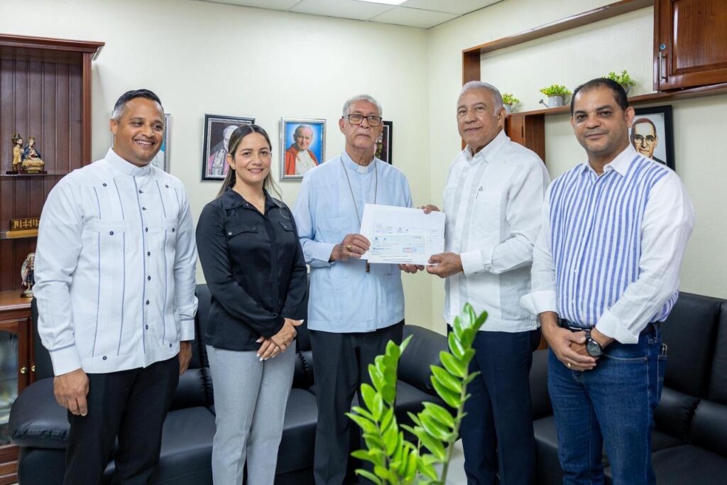 Gobierno entrega RD$27 millones para casa de acogida de sacerdotes en la Diócesis de Mao-Montecristi 1 8938f7ba e89e 478d 83b2 7beede6b32b7
