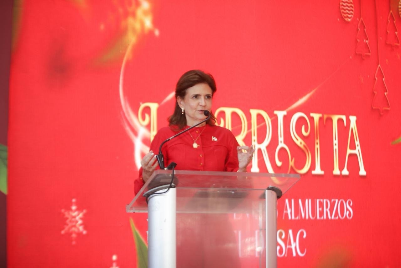 Raquel Peña inicia en el Cibao la entrega del Bono Navideño 2025