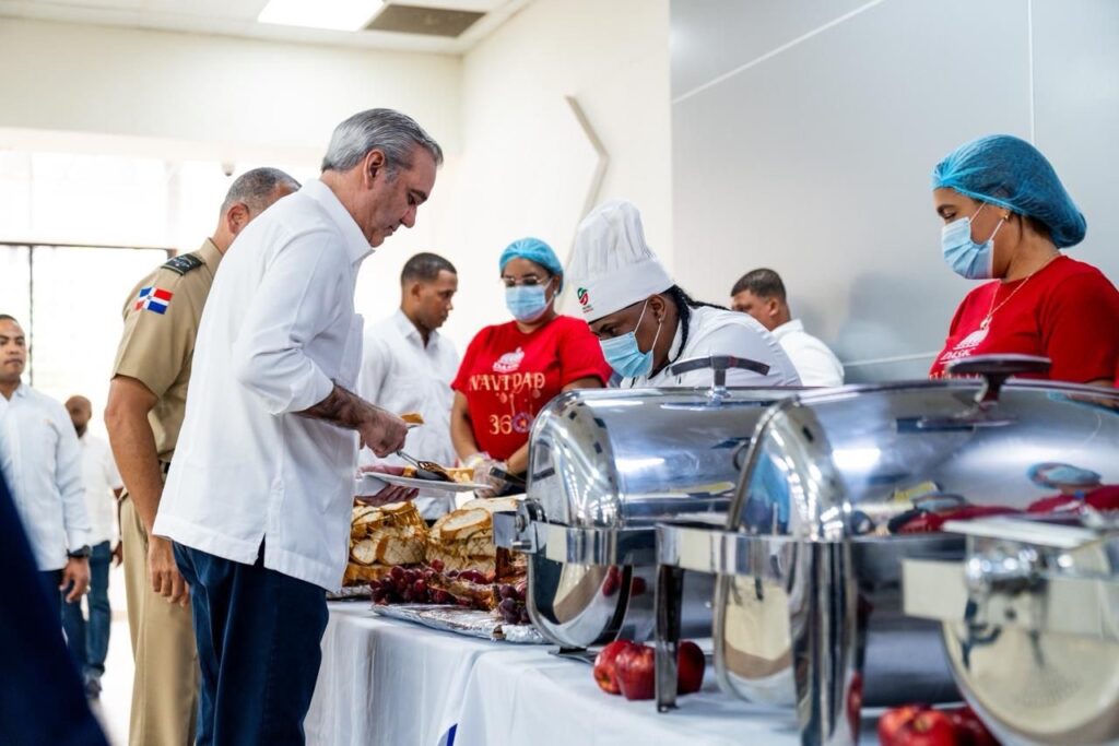 Presidente Abinader comparte almuerzo navideño con los soldados y anuncia importante medida de apoyo para los miembros de las Fuerzas Armadas 1 92a1bb17 e786 419d 8964 c3a516849293