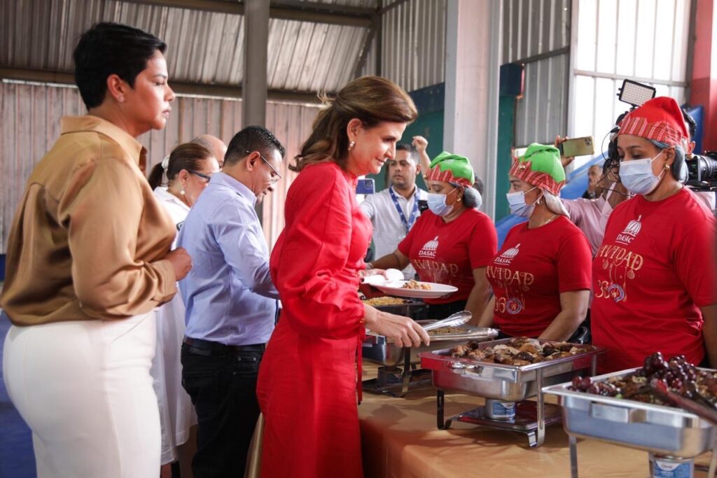 Raquel Peña inicia en el Cibao la entrega del Bono Navideño 2025 1 a5d4792e c7ec 422c bb55 a33935f24104