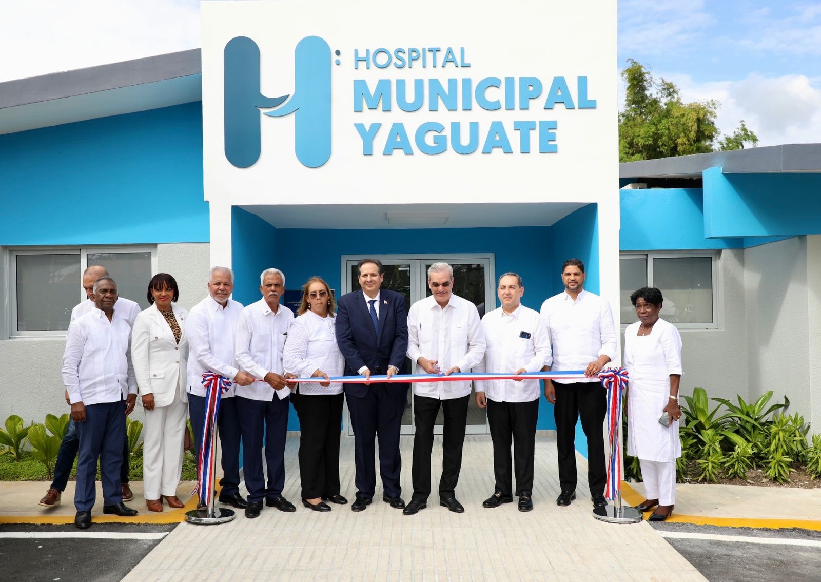 Presidente Abinader entrega hospital totalmente remozado y nueva emergencia en Yaguate, garantizando atención segura y digna para 42 mil personas
