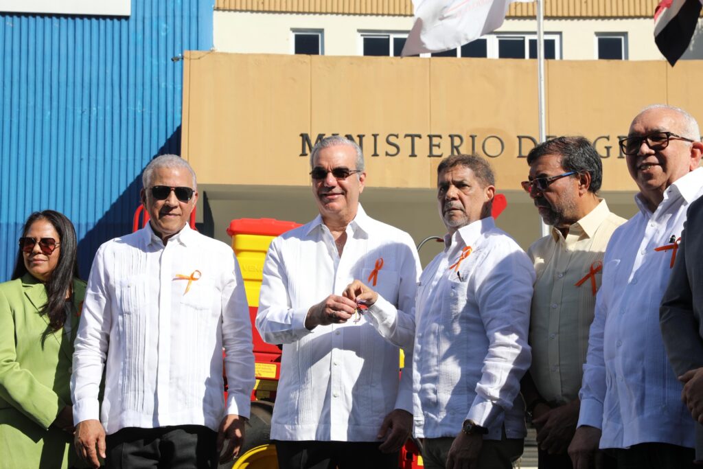 Presidente Abinader entrega maquinarias modernas para reducir mano de obra extranjera e impulsar mecanización del campo 2 c574ade9 76dd 430c 8560 cb8245e24b27