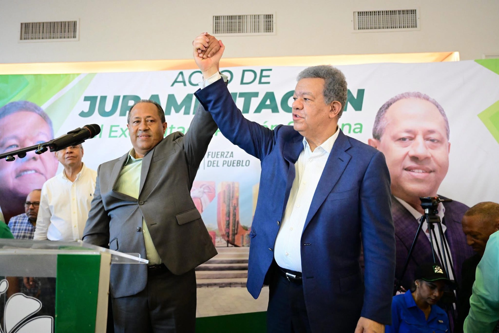 Leonel Fernández juramenta nuevos miembros de la FP en azua