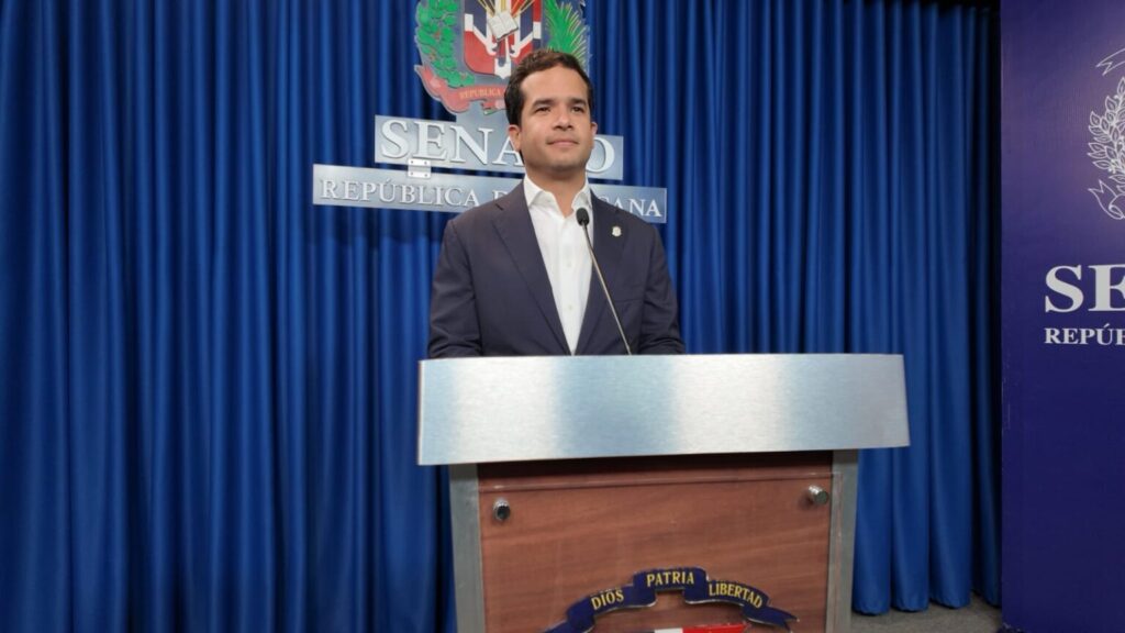 Omar Fernández somete resolución que solicita al presidente instruir la indexación de impuestos a salarios de más 700 mil trabajadores 1 img 7403