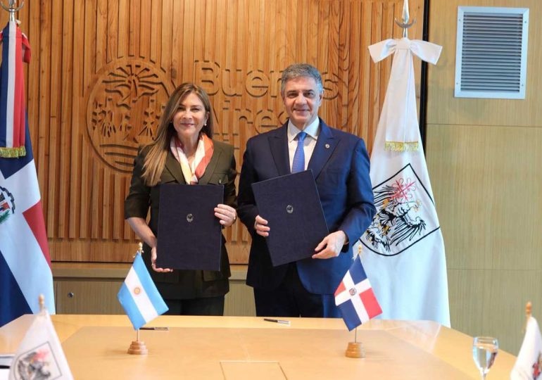 Carolina Mejía y Jorge Macri firman convenio de cooperación entre Santo Domingo y Buenos Aires 1 img 7488