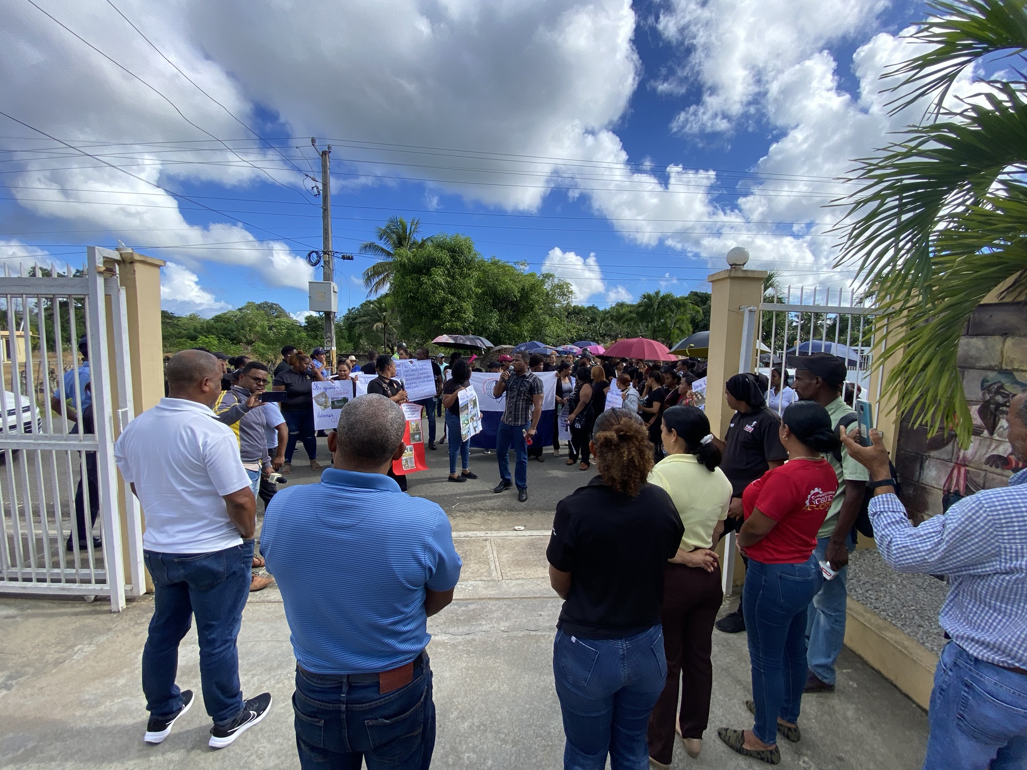 Distrito Educativo 05-09 El Valle recibe comisión de la ADP para conocer sus propuestas