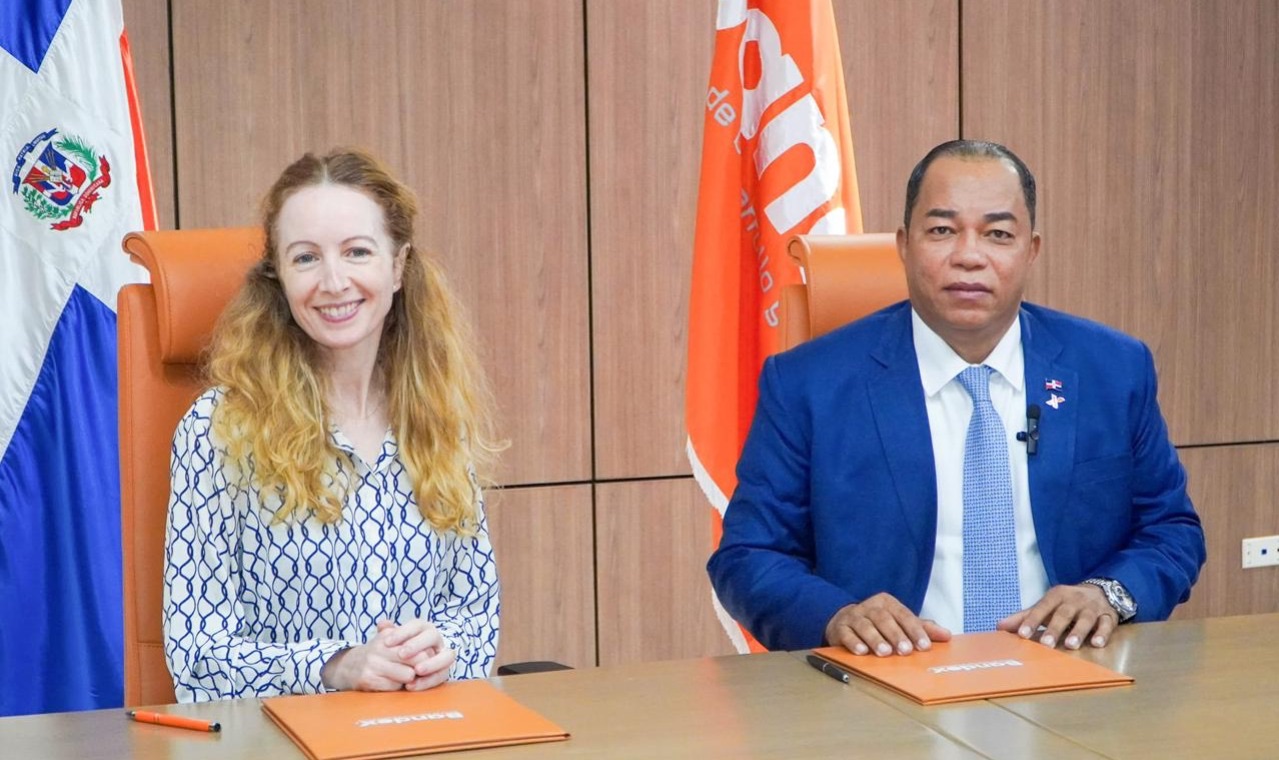 BANDEX y la AFD firman acuerdo para financiar proyectos de desarrollo