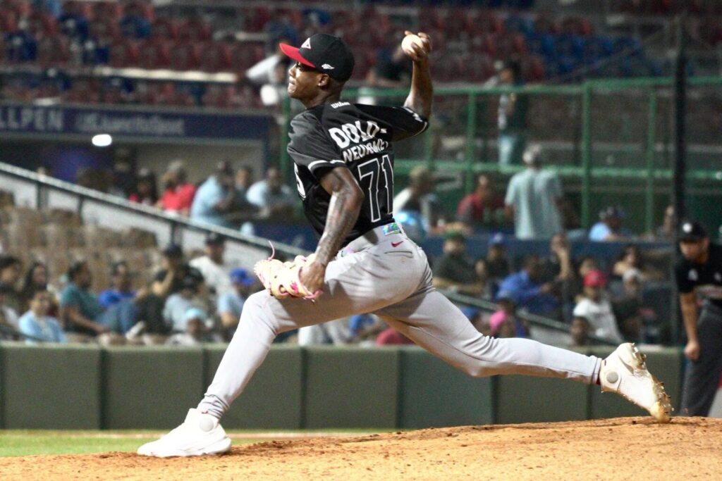 Lockhart y Valdez combinan dominio en blanqueada 5-0 del Escogido sobre el Licey 1 img 7927