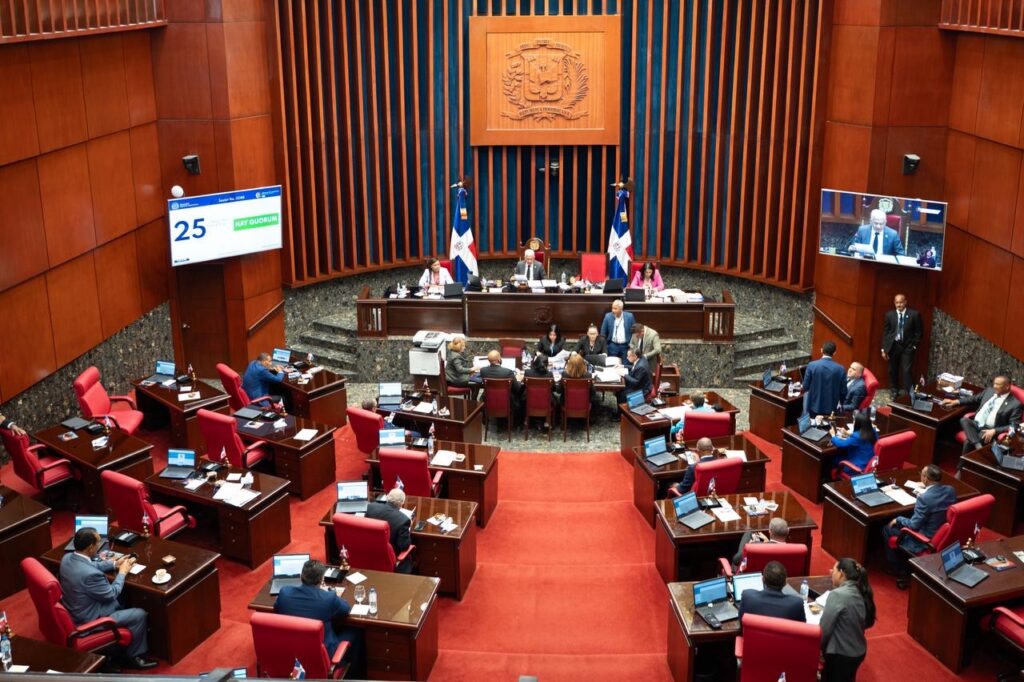 Senado conforma comisión especial para estudiar observaciones del Poder Ejecutivo a la Ley de Residuos Sólidos 1 img 8039