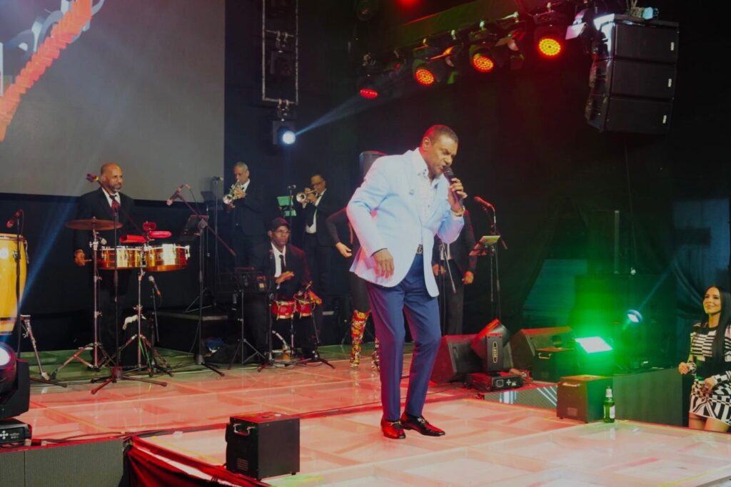 José Alberto “El Canario” pone la buena salsa en La Casa de Alofoke 2 1 img 8043