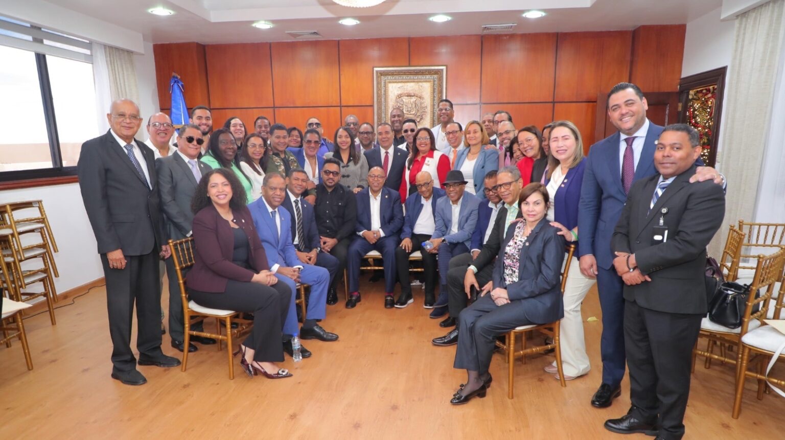 Diputados se reúnen con merengueros y bachateros interesados en proyecto de ley que beneficiará estos ritmos musicales