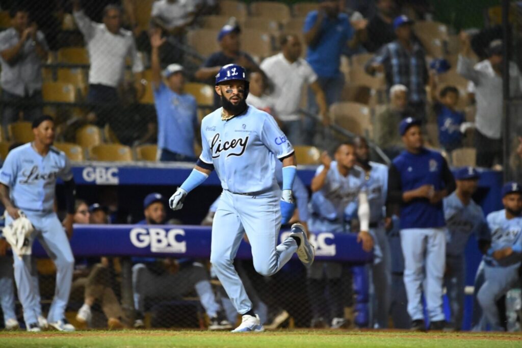 Tigres reaccionan en el octavo y derrotan 6-2 a las Estrellas Orientales 1 img 8140