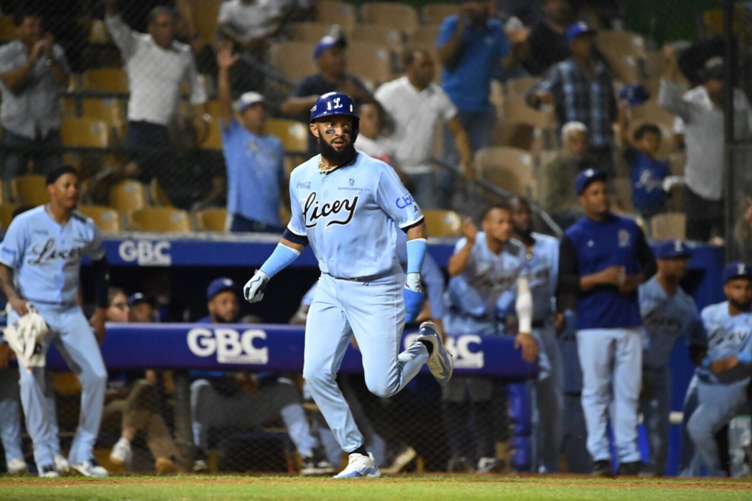 Tigres reaccionan en el octavo y derrotan 6-2 a las Estrellas Orientales